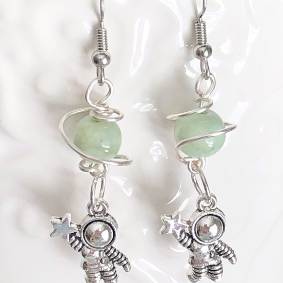 New Hand Wrapped Wire Silver Mint Green Planet Astronaut Star Space Earrings - Picture 4 of 14